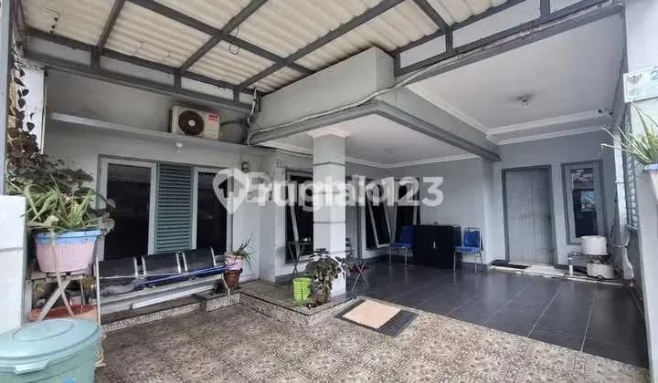 Dijual Rumah Kost di Tebet, Jakarta Selatan dengan Lokasi Sangat Strategis dan Akses Jalan Lebar 2 Mobil