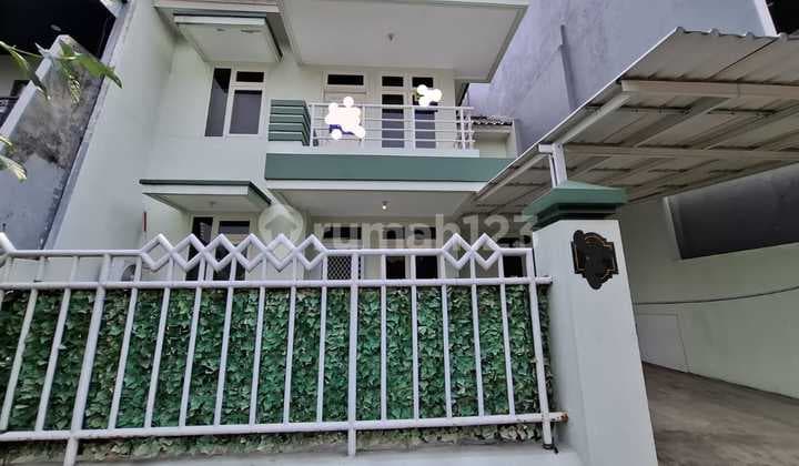 Dijual rumah bagus 2 lantai di Puri Media