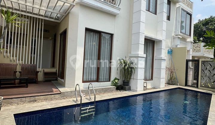 For sale, a nice fully furnished house with a private pool in Sentul City.