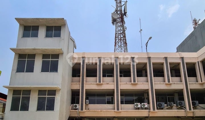 Dijual Gedung Berlokasi Strategis di Kemayoran Jakarta Barat