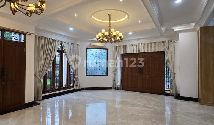 Rumah Cantik Layout Luas di Pondok Indah Dekat Mal (No Hewan Peliharaan)