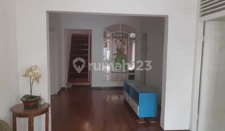 Rare Old House in a Quiet Neighborhood in Kebayoran Baru