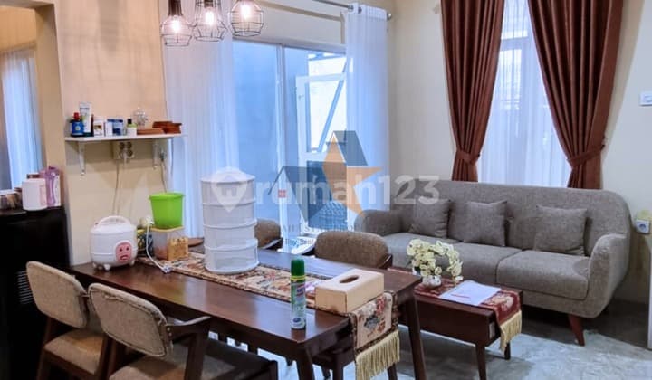 Dijual Rumah Cantik 2 Lantai Siap Huni di Graha Raya Bintaro