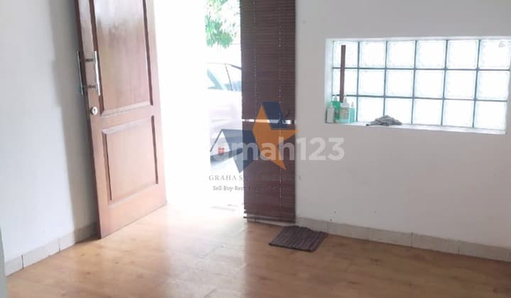 Quick Sale "Ma'am" - Beautiful Ready-to-Occupy House in Clustergraha Raya