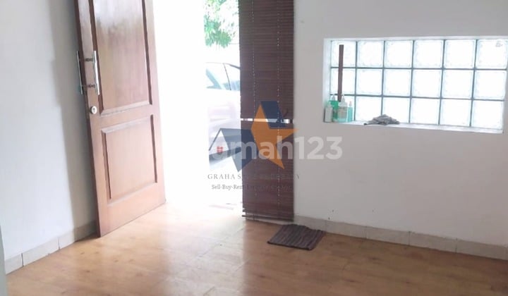 Quick Sale "Ma'am" - Beautiful Ready-to-Occupy House in Clustergraha Raya