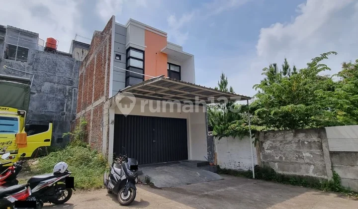 Ruko Siap Pakai Cocok untuk Usaha atau Kantor di Taman Kopo Katapang