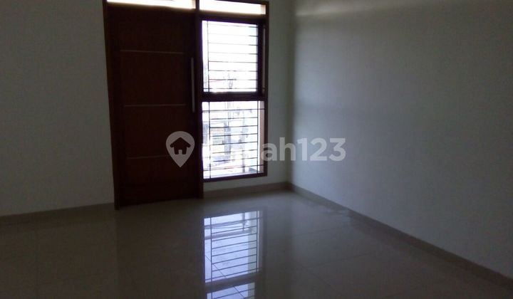 Rumah Siap Pakai Lokasi Strategis di Margahayu Raya