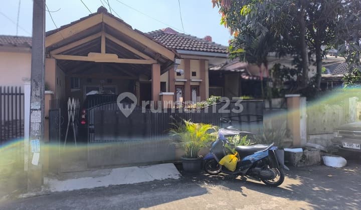 Rumah Strategis Cocok untuk Keluarga di Taman Rahayu 3
