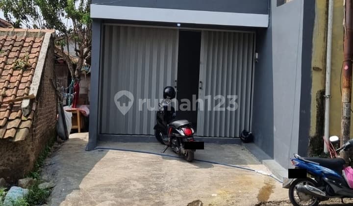 Shop House Suitable for Counter Business in Cicukang
