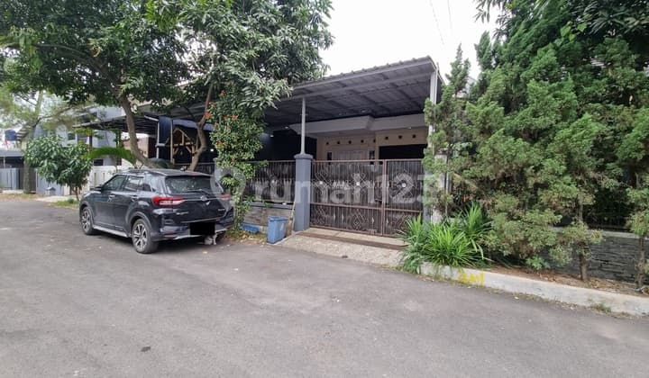 Rumah Lokasi Sangat Dekat Tol dan Pusat Perbelanjaan di Kopo Mas