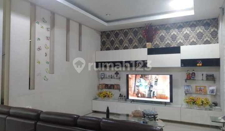 Hunian Nyaman 2 Lantai Dikawasan Strategis Taman Sakura