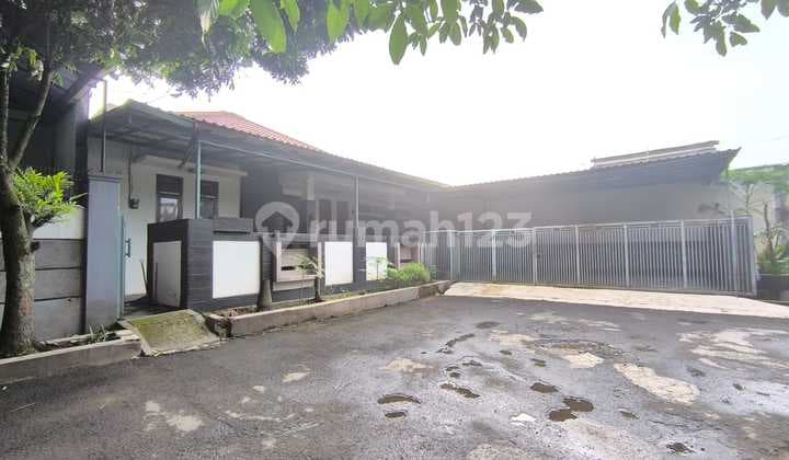 Rumah Luas Full Furnished Lokasi Strategis di Taman Kopo Indah 2