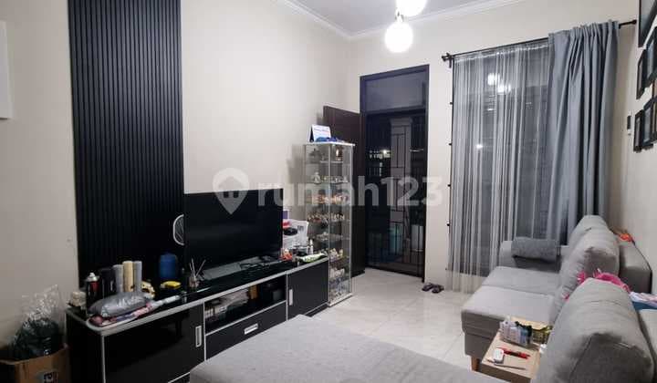 Nice and Spacious House Ideal for Families in Taman Kopo Indah 2