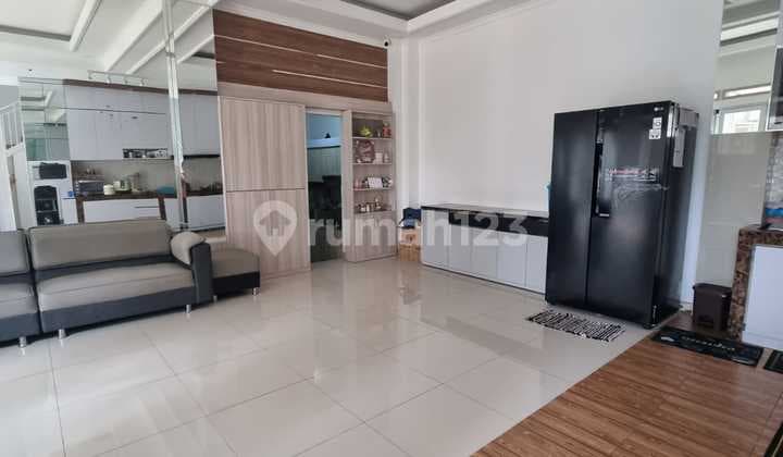 Rumah Luas 3 Lantai Siap Huni di Nata Endah