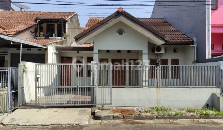 Rumah Strategis Nyaman Dihuni di Taman Kopo Indah 3