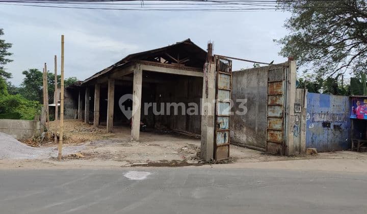 Tanah Berada di Jalan Besar di Pameuntasan