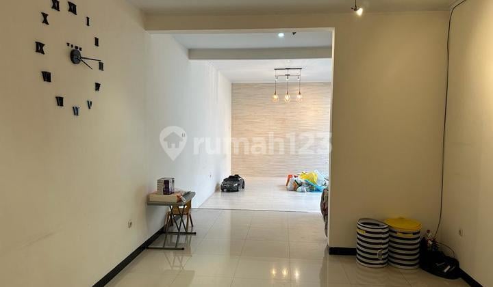 Rumah One Gate System dan Dekat ke Tol Margaasih di Taman Kopo Indah 5