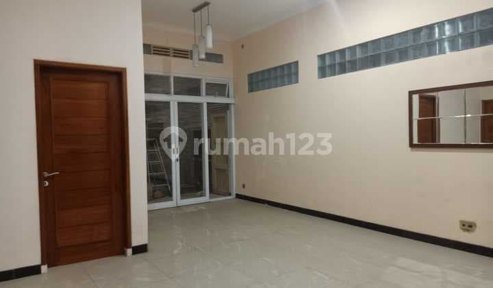 Rumah Bagus Siap Huni Berada di Komplek yang Nyaman di Sukamenak Indah