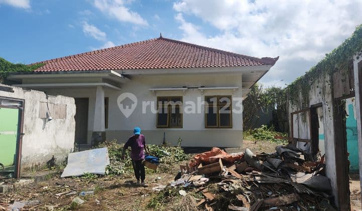 Land 20 Are Former Warehouse Location on Jln Utama Imam Bonjol Denpasar