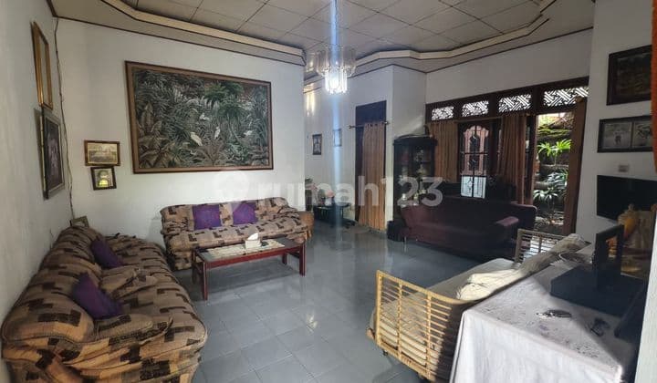 1-story House Located on Tangkuban Parahu, Padang Sambian, West Denpasar