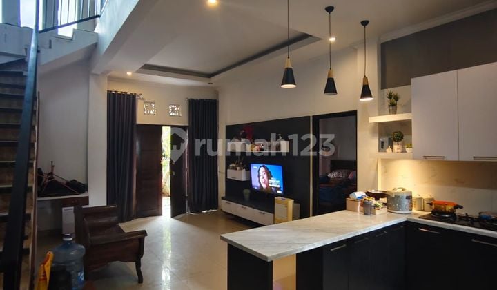 3-Story House Located in Dalung Dukuh, Pandu Badung Street