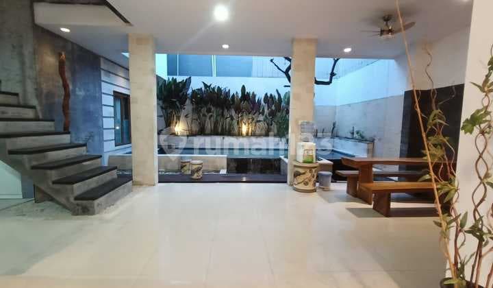 Dijual Rumah Semi Villa di Wilayah Panjer Bagus