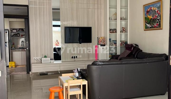 Rumah Nyaman Terawat di Singgasana Pradana, Bandung