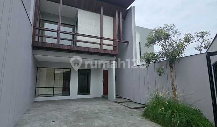 Rumah Baru Minimalis, Open Space Desain di Komplek Elit Setraduta, Bandung