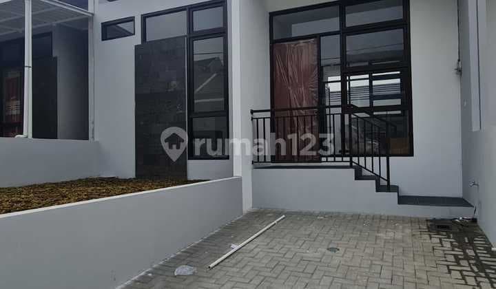 Disewakan Rumah Nyaman Minimalis di Kolmas Regency Cimahi