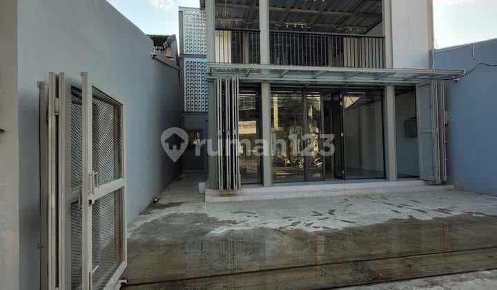 Strategic Shop House Suitable for Various Types of Businesses on Main Road Antapani Bandung