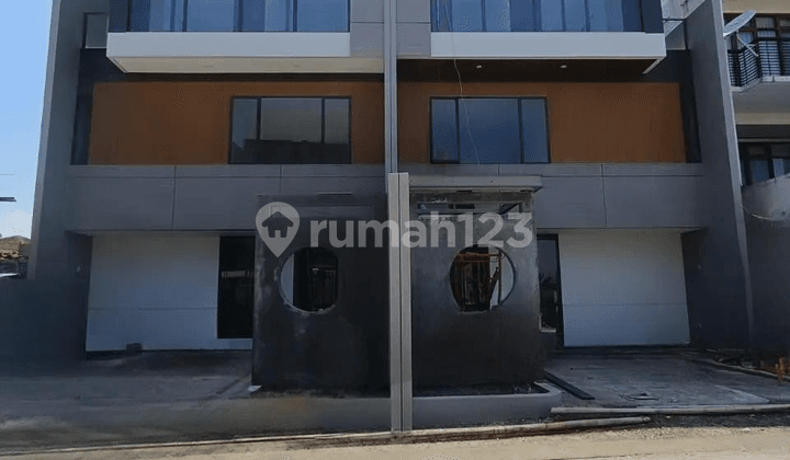 Ready, Rumah Baru Ada Pool di Setra Duta, Bandung Utara