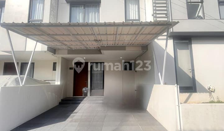 Rumah Minimalis 2 Lantai, Lokasi Strategis di Sayap Setraduta Kota Bandung