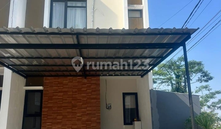 Rumah Minimalis 2 Lantai Siap Huni di Sariwangi, Lokasi Strategis
