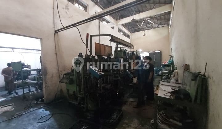 Pabrik 600.0 m² Furnished SHM di Jl. Setu, Bekasi