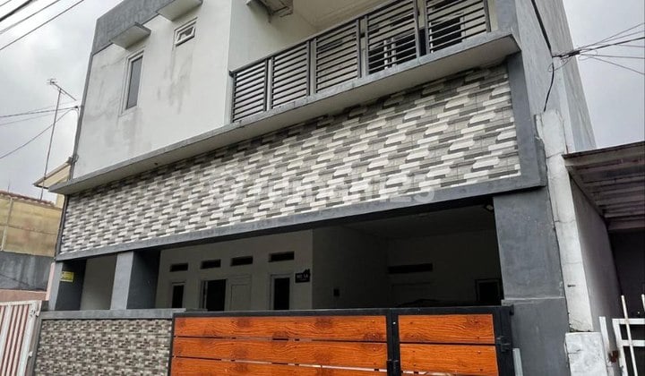 Siap Huni, Rumah, 2 Lantai, SHM, Dekat Taman Kota, Ada di Lingkungan Islami,