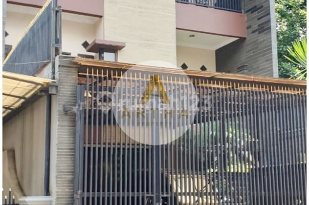 Rumah Mewah di Setra Murni Bandung Ada Private Pool Jual Cepat