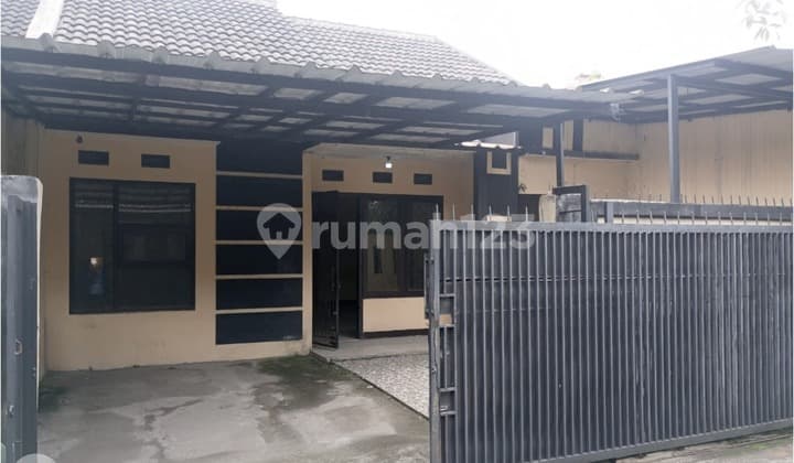 Strategic Ready-to-Occupy House for Rent in Taman Cibaduyut Indah, Bandung