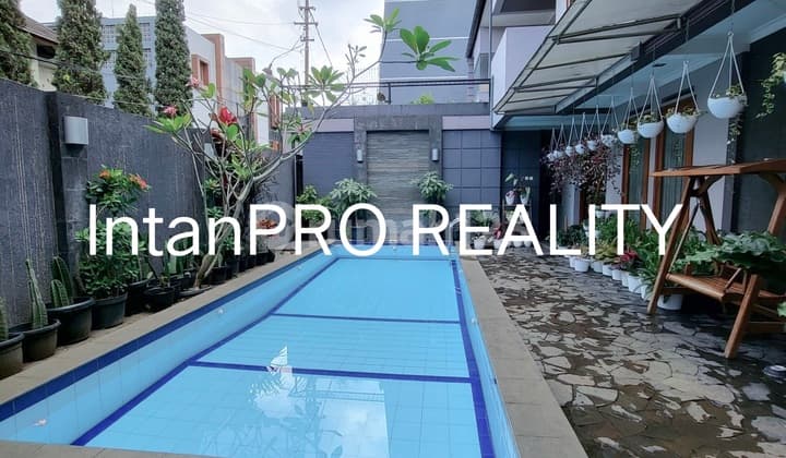 Rumah Mewah Kolam Renang Perumahan Elite Kota Bandung Utara