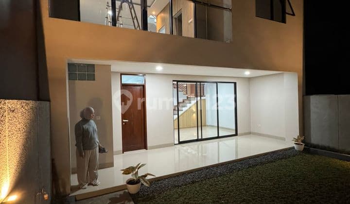 Rumah Baru3 Lantai di Dago Pusat Kota Siaphuni