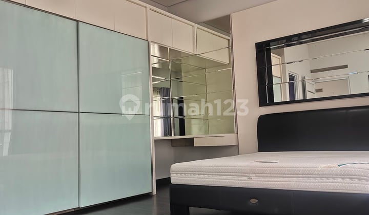 Rumah 2.5 Lantai Konsep Modern Dago Pakar Bandung