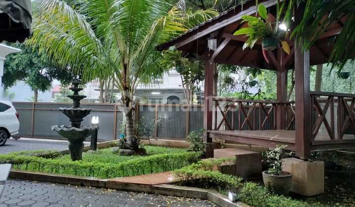 Rumah Amerikan Clasik 2.5 Lantai Ada Kolam Renang Antapani