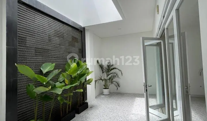 Dijual Rumah Setraduta Minimalis Modern