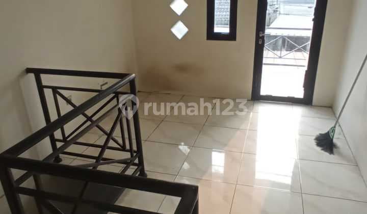 Disewakan Rumah Daerah Sayap Otista