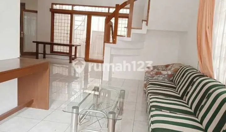 Disewakan Rumah Luas Asri 6 Kamar Tidur Komplek Cigadung Dekat Itb Cocok Kantor atau untuk Mahasiswa