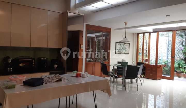 Dijual Rumah 2Lt Bagus Nyaman di Jln Lombok