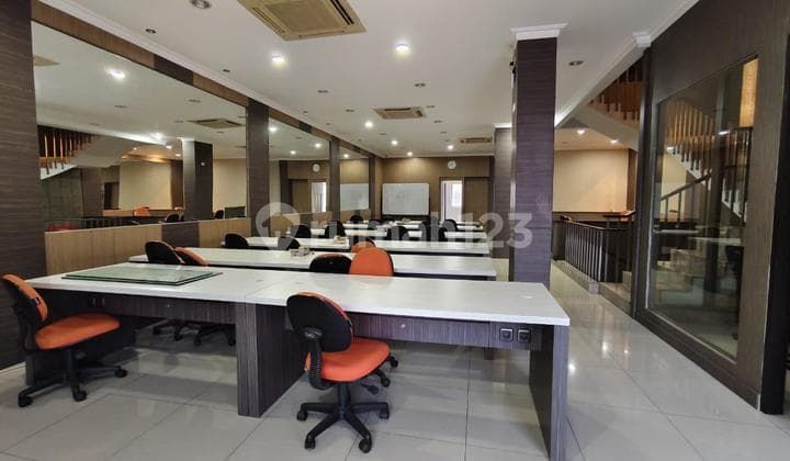 Ruang Usaha Bagus Sangat Strategis di Mainroad Burangrang