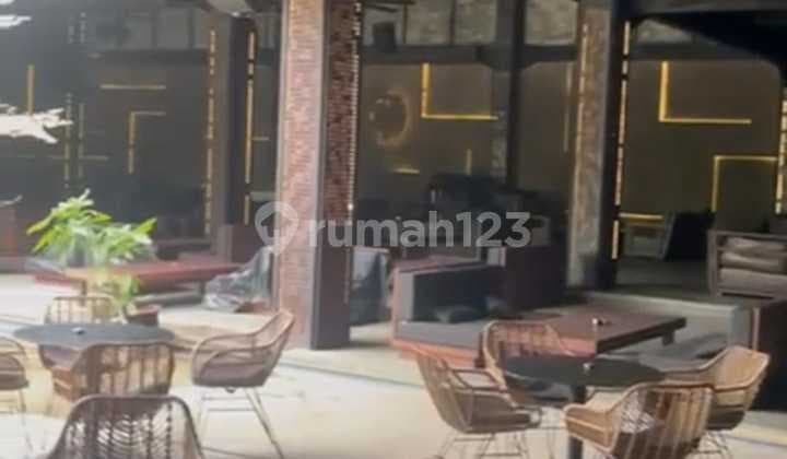 Tanah Berikut Bangunan 3 Lantai di Mainroad Jend. Sudirman