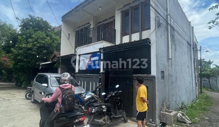 Rumah 2 Lantai Hook di Komplek Nata Endah
