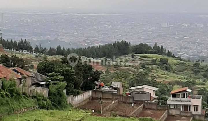 Tanah Luas Strategis Asri di Dago Bandung