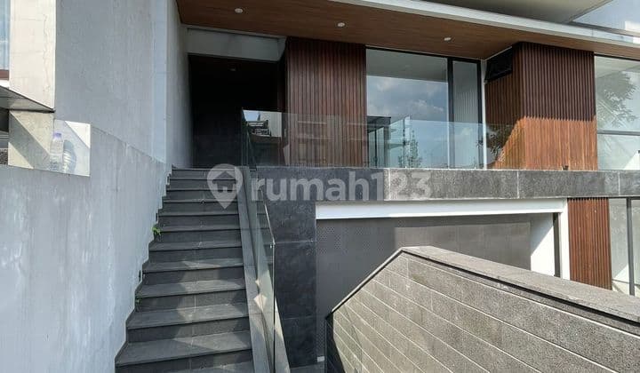 Rumah Baru 3 Lantai Siap Huni di Setraduta Bandung